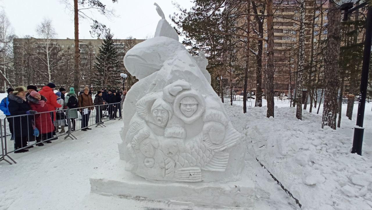 Фото В Центральном парке Новосибирска слепили 20 снежных скульптур 4